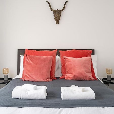 Contemporary City Centre Apartment With Parking Бат Екстериор снимка